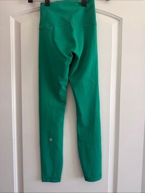 BNWOT- lululemon athletic Woman’s Emerald Green Leggings